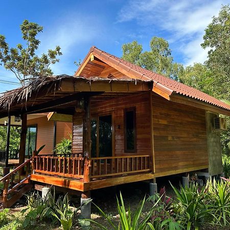 Koh Jum Bungalow & Hostel Kültér fotó