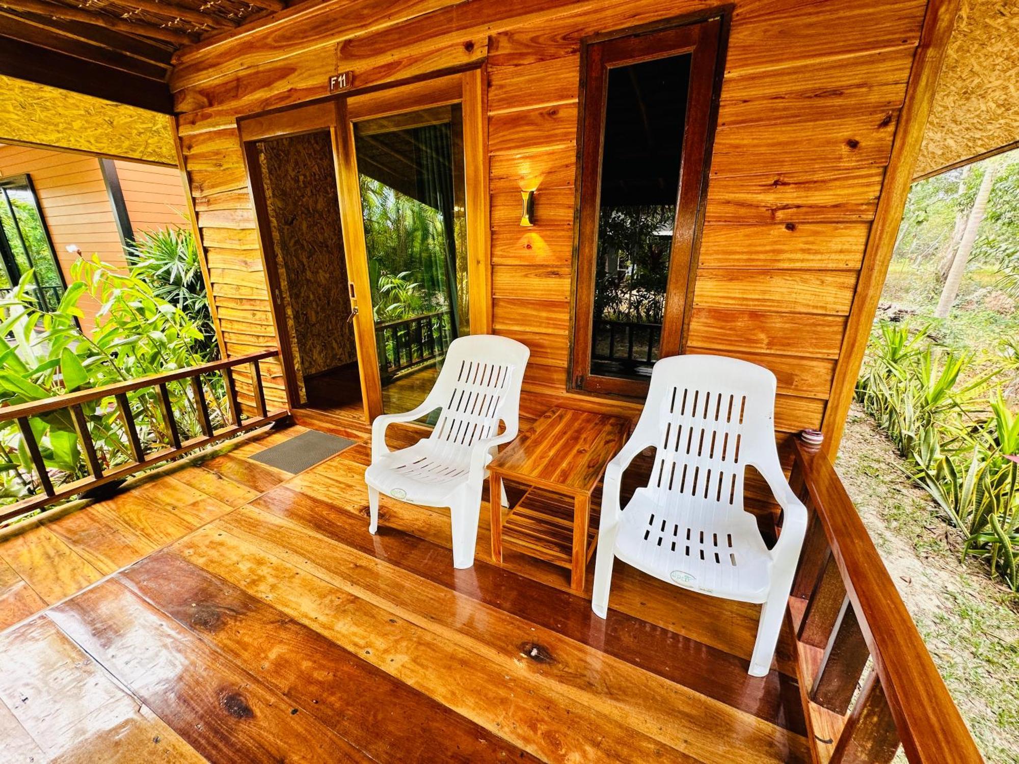 Koh Jum Bungalow & Hostel Kültér fotó