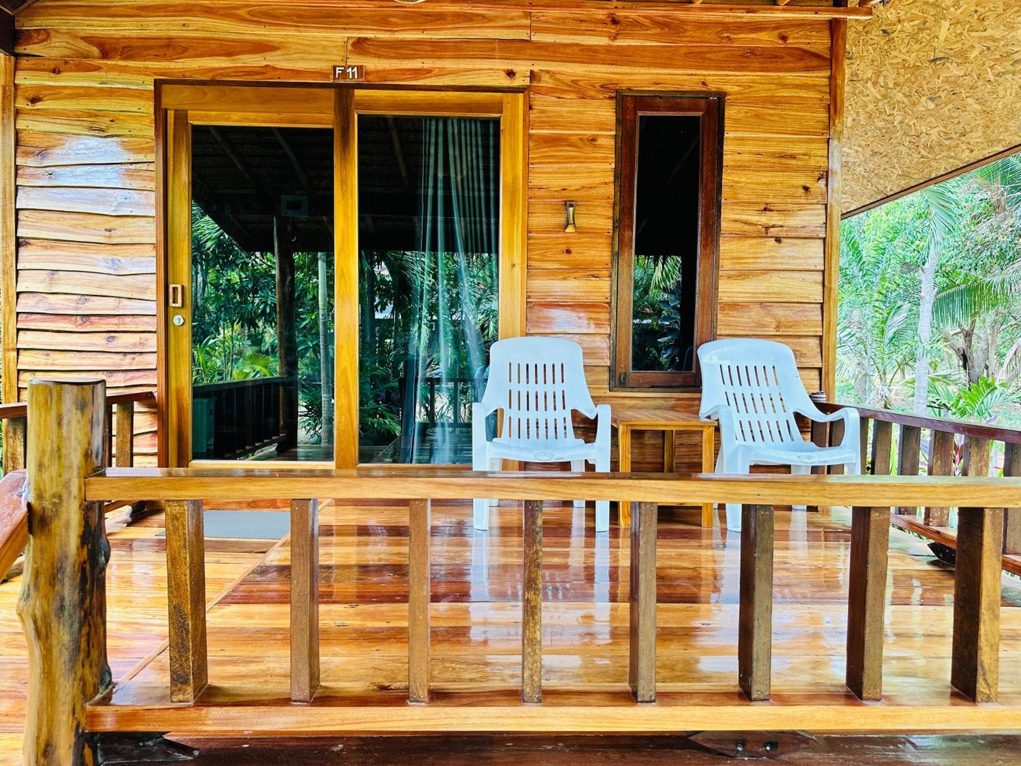 Koh Jum Bungalow & Hostel Kültér fotó