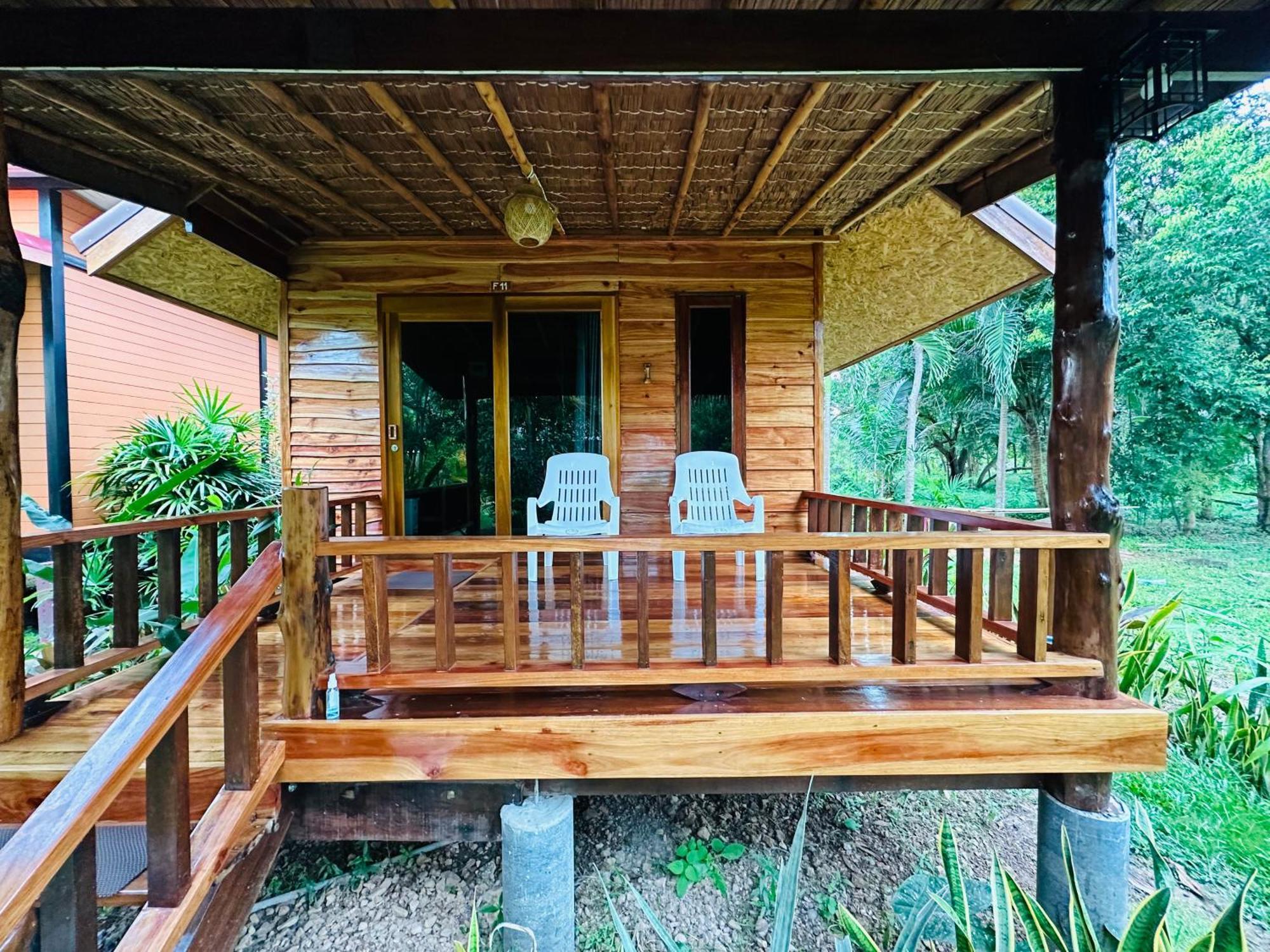 Koh Jum Bungalow & Hostel Kültér fotó