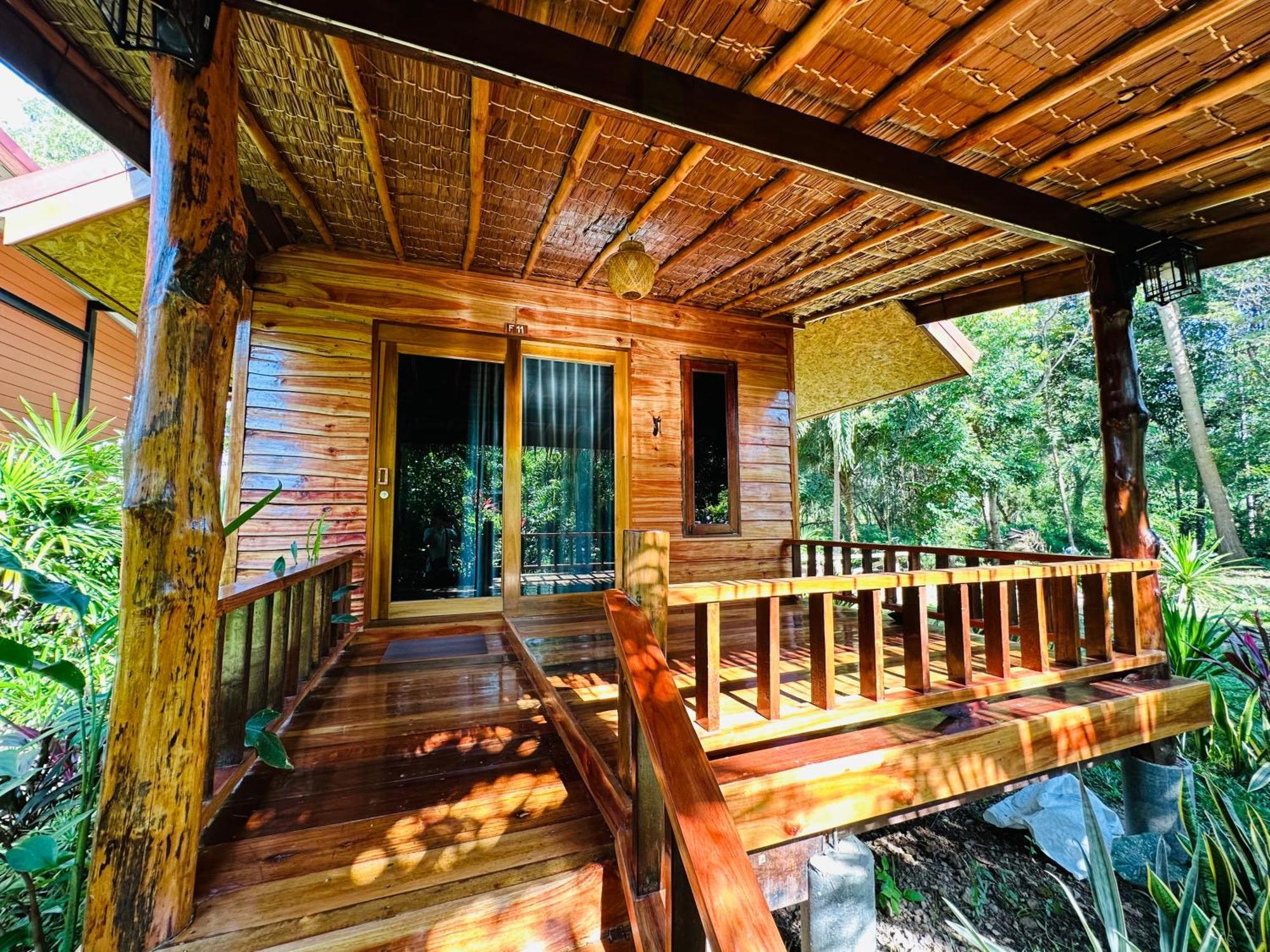 Koh Jum Bungalow & Hostel Kültér fotó