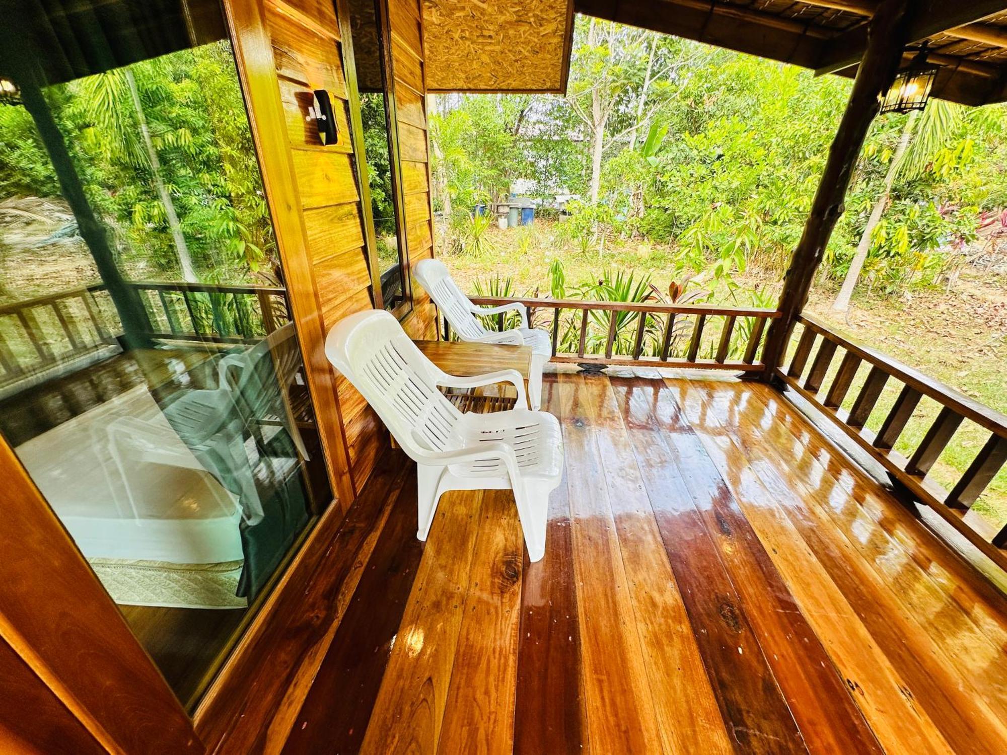 Koh Jum Bungalow & Hostel Kültér fotó